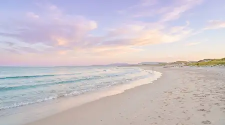 Aesthetic Summer Wallpaper With Soft Pastel Tones - Free Wallpaper Wallpaper Download