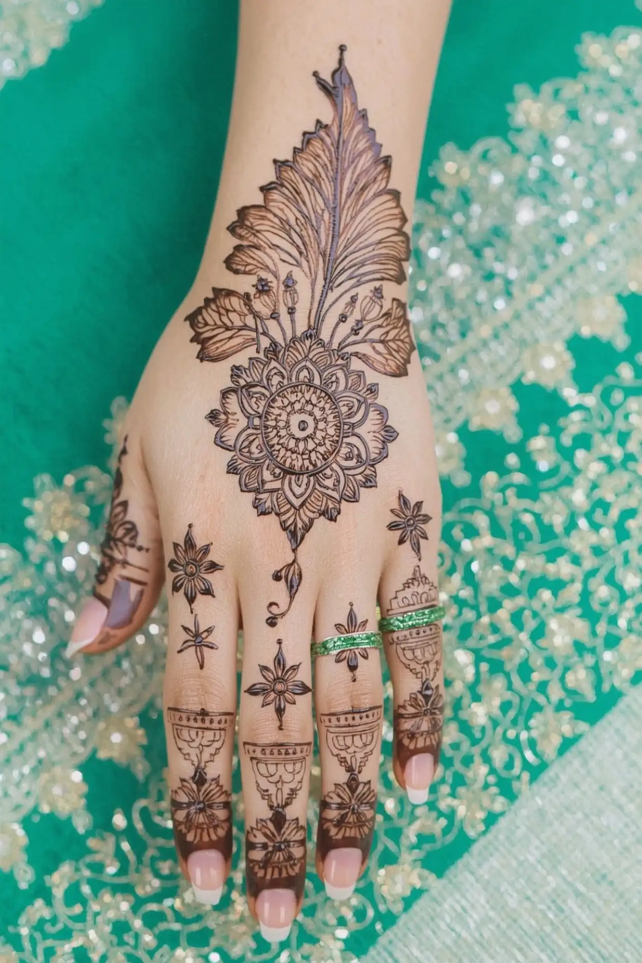 Free Download Heart Shape Mehndi Design For Sawan - High Quality Sawan Somwari Mehndi Design Background
